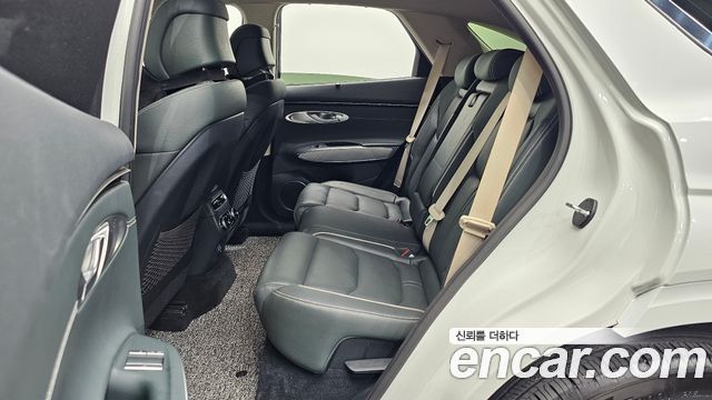 Genesis GV70 2022 — photo 18