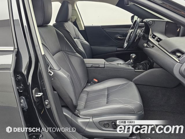 Lexus ES 2021 — photo 6