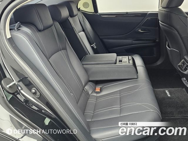 Lexus ES 2021 — photo 7