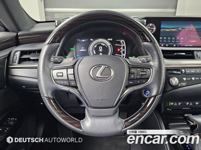 Lexus ES 2021 — photo 11