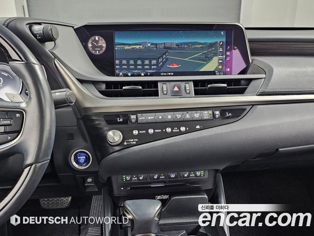 Lexus ES 2021 — photo 12