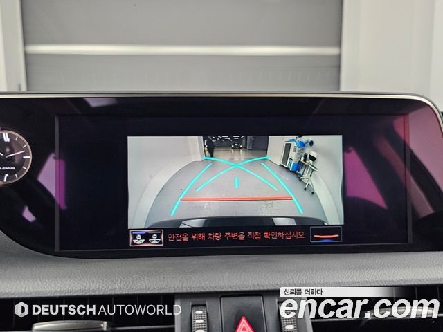 Lexus ES 2021 — photo 13