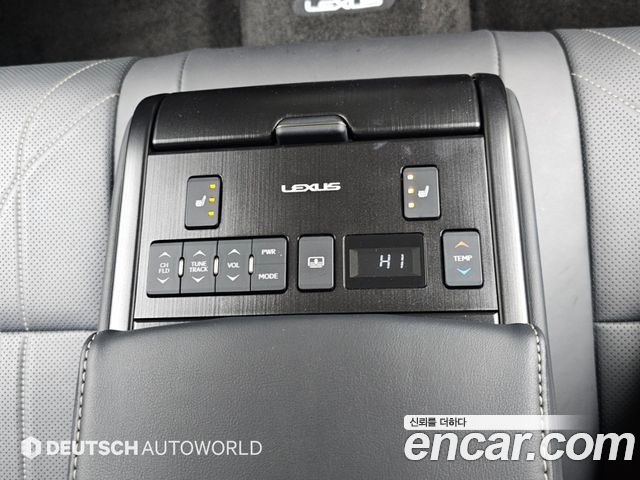 Lexus ES 2021 — photo 15
