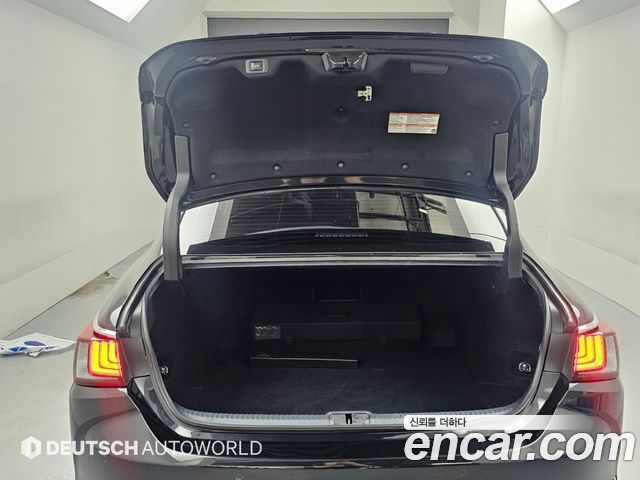 Lexus ES 2021 — photo 17