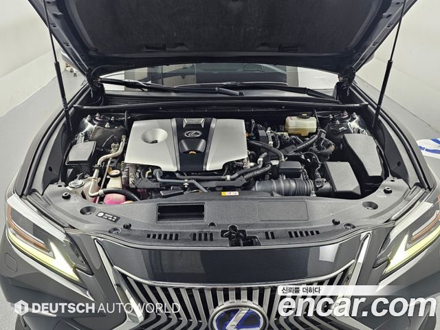 Lexus ES 2021 — photo 19