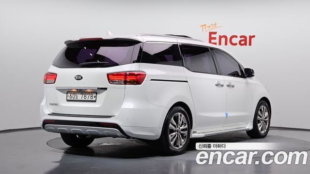 Kia Canival 2015 — photo 2