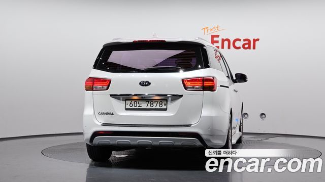 Kia Canival 2015 — photo 4