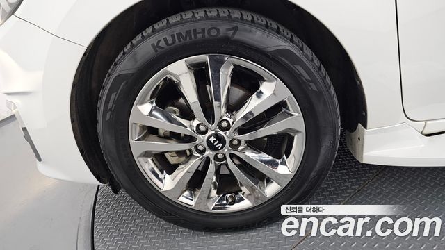 Kia Canival 2015 — photo 5