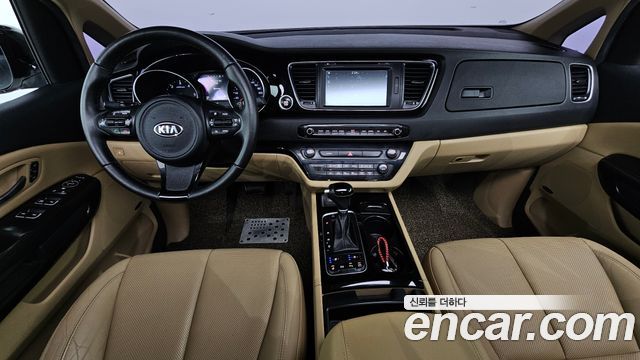 Kia Canival 2015 — photo 10