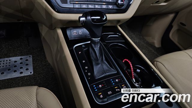 Kia Canival 2015 — photo 12