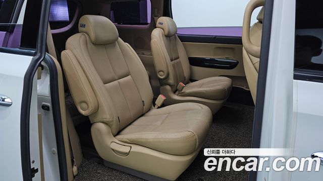 Kia Canival 2015 — photo 17