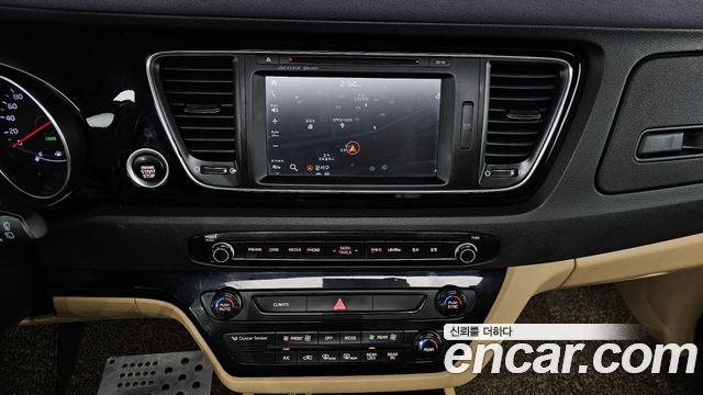 Kia Canival 2015 — photo 20