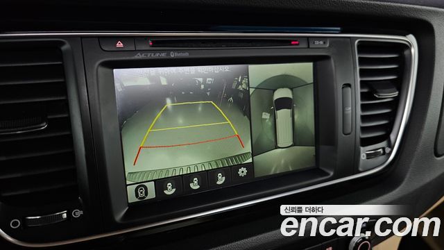 Kia Canival 2015 — photo 21