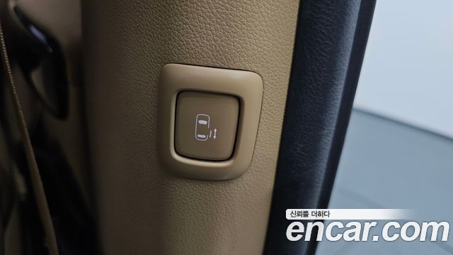 Kia Canival 2015 — photo 24