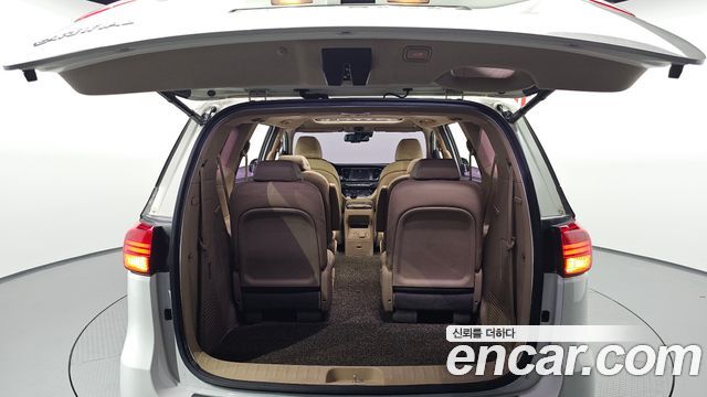 Kia Canival 2015 — photo 26