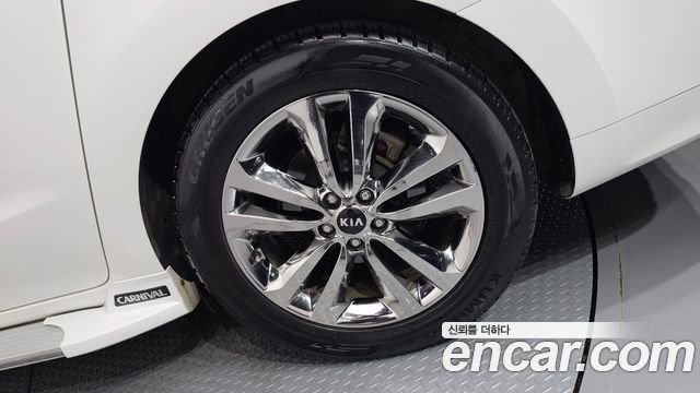 Kia Canival 2015 — photo 7