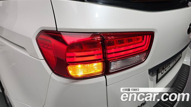 Kia Canival 2015 — photo 9