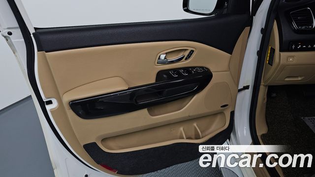 Kia Canival 2015 — photo 14