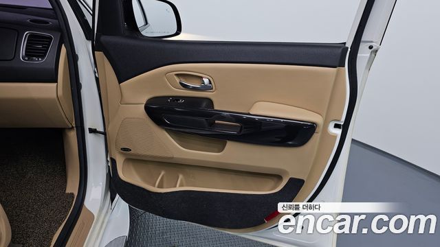 Kia Canival 2015 — photo 15