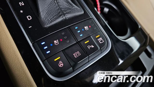 Kia Canival 2015 — photo 28