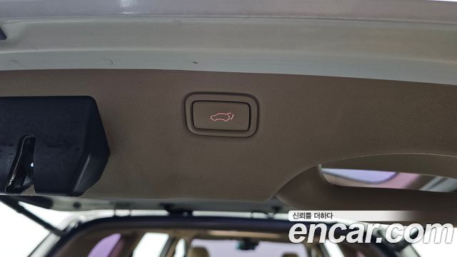 Kia Canival 2015 — photo 31