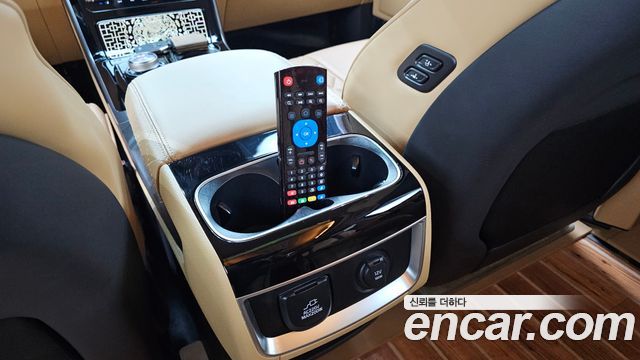 Kia Canival 2021 — photo 35