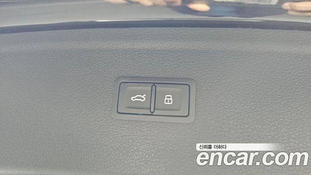 Audi SQ5 2023 — photo 22
