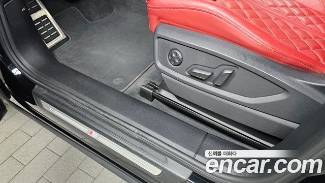 Audi SQ5 2023 — photo 35