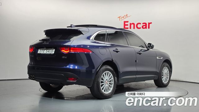 Jaguar F-PACE 2018 — photo 2