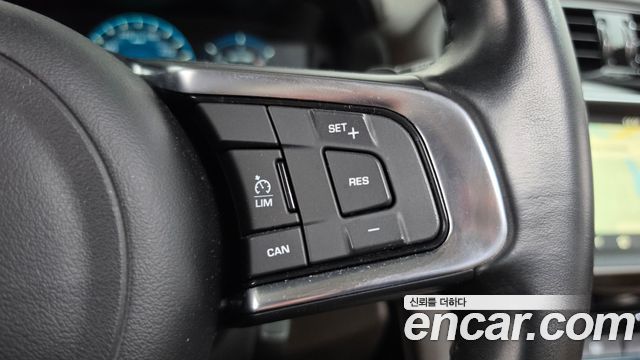 Jaguar F-PACE 2018 — photo 24