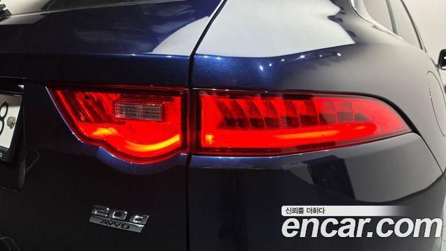 Jaguar F-PACE 2018 — photo 9
