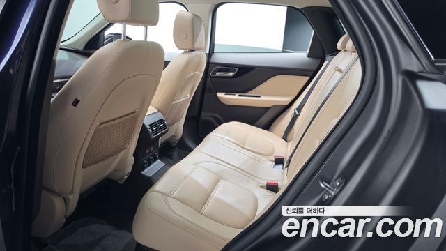 Jaguar F-PACE 2018 — photo 29