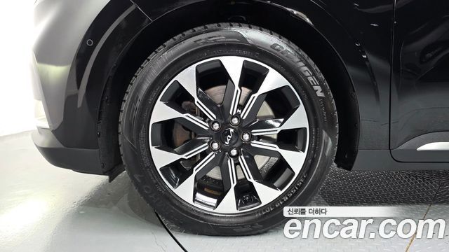 Kia Canival 2023 — photo 5