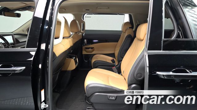 Kia Canival 2023 — photo 17