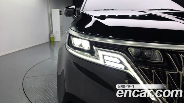 Kia Canival 2023 — photo 8