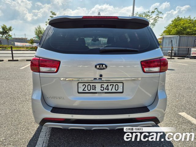 Kia Canival 2015 — photo 4