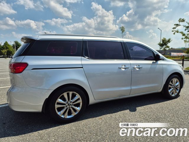 Kia Canival 2015 — photo 5