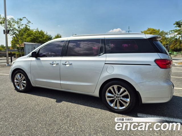 Kia Canival 2015 — photo 6