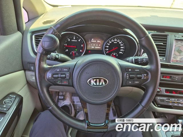 Kia Canival 2015 — photo 8