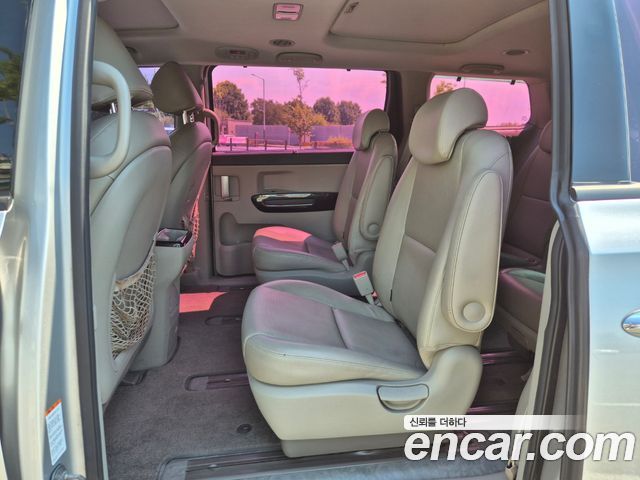 Kia Canival 2015 — photo 16