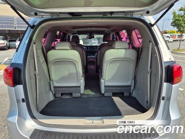 Kia Canival 2015 — photo 17