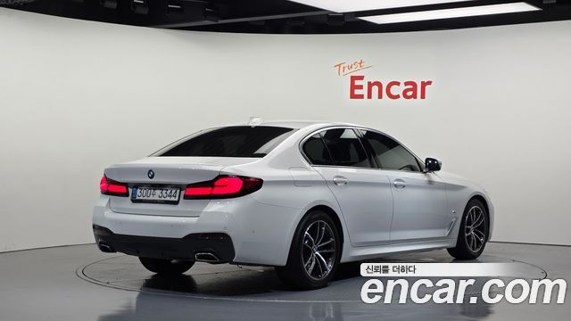 BMW 5-Series 2021 — photo 2