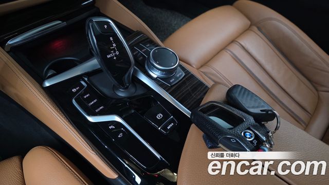 BMW 5-Series 2021 — photo 9