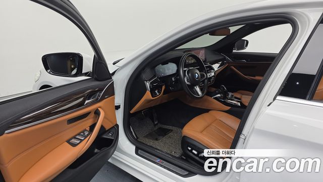 BMW 5-Series 2021 — photo 10