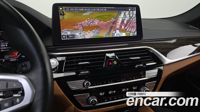 BMW 5-Series 2021 — photo 12