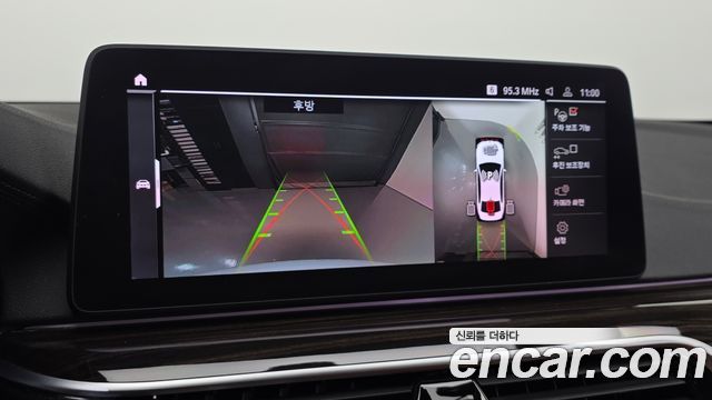 BMW 5-Series 2021 — photo 13