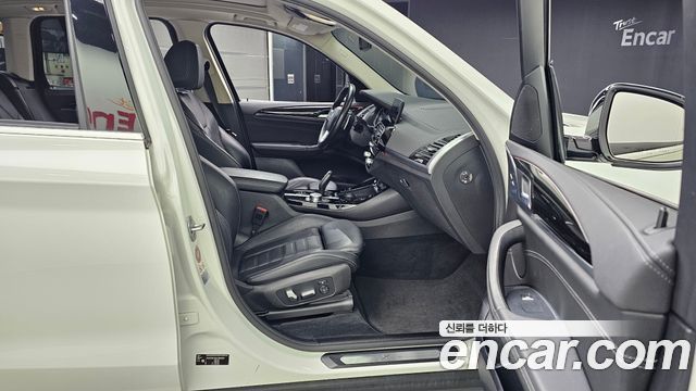 BMW X3 2018 — photo 17