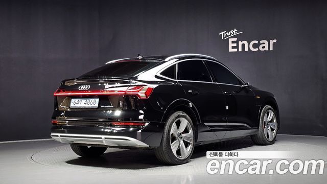 Audi e-tron 2021 — photo 2