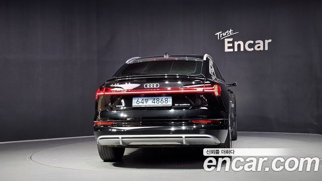 Audi e-tron 2021 — photo 4