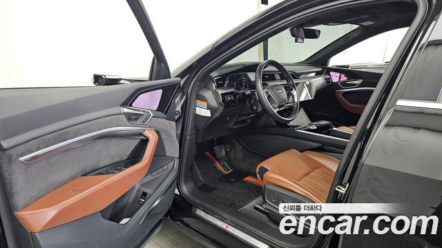 Audi e-tron 2021 — photo 13
